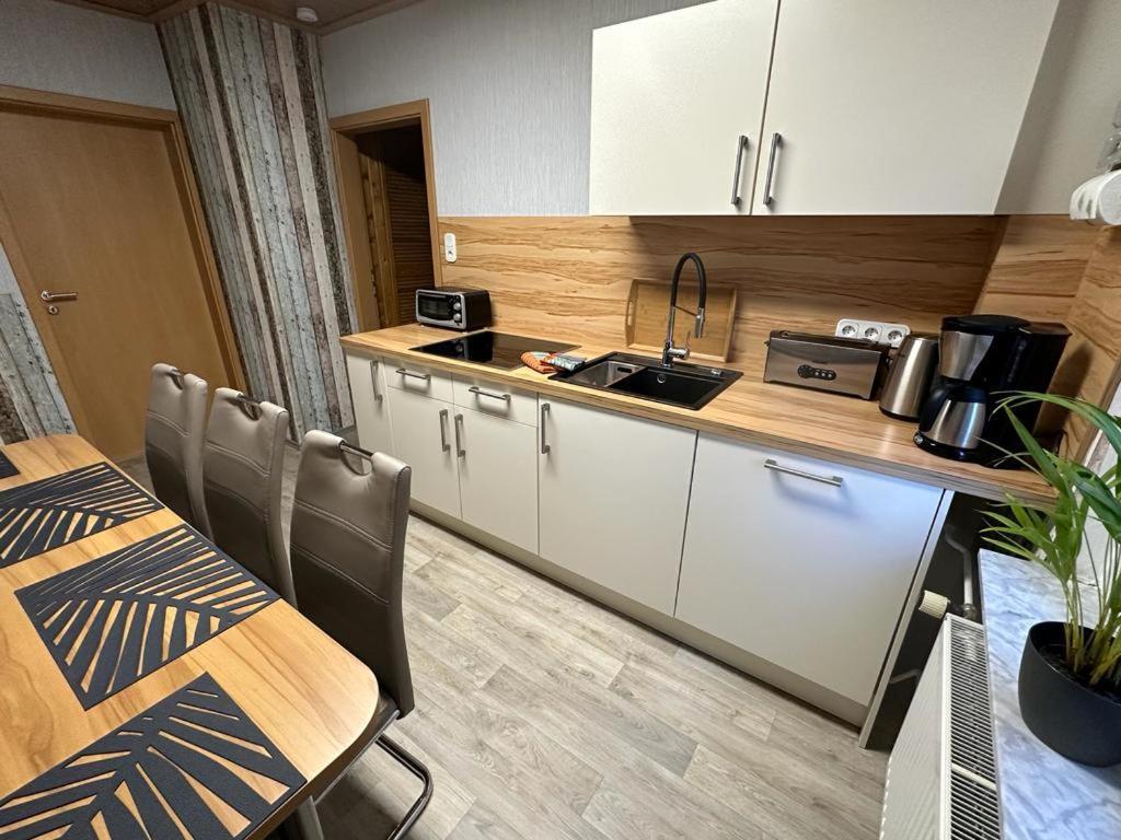Christels Ferienwohnung 2 In Thale Mit Ueberdachter Terrasse, Kueche Mit Tv & Geschirrspueler Exterior photo